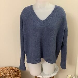 Vince Oversized Sweater Medium but fits L-XL